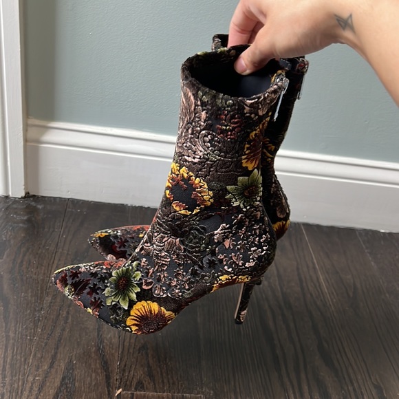 Badgley Mischka Sunflower Boots - Picture 2 of 6